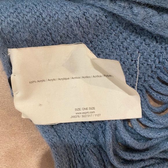 ESPRIT winter scarf/hat/gloves set - Picture 4 of 4